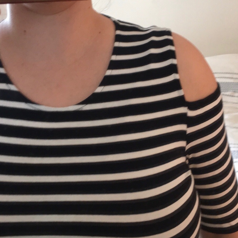 Vince Camuto Cold Shoulder Striped Top - Picture 5 of 5